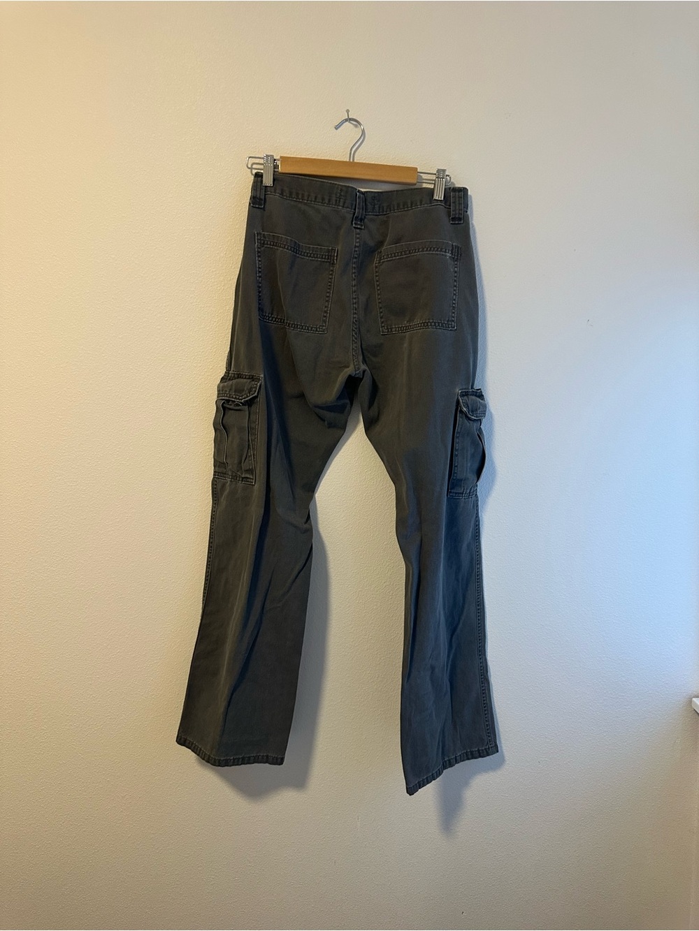 Wranglers Cargo Pants - Classic Utility Style - Picture 2 of 5